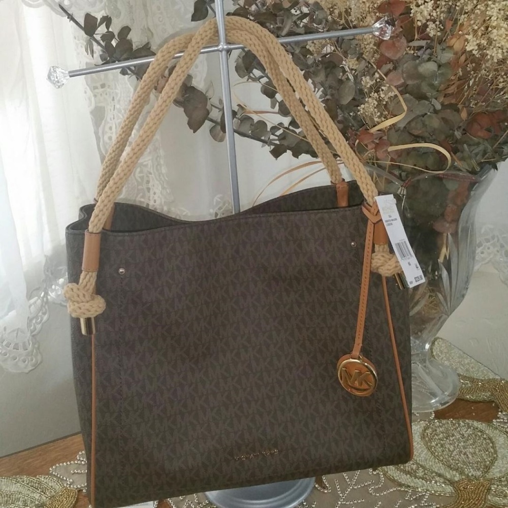NWT Michael Kors Isla Brown/Acorn Lg Grab Bag